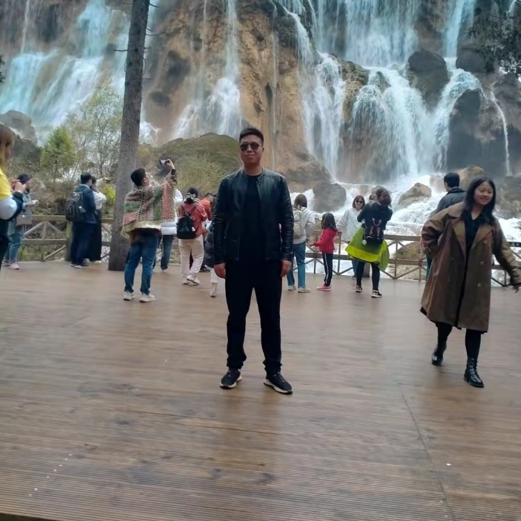 左手淡淡烟草香