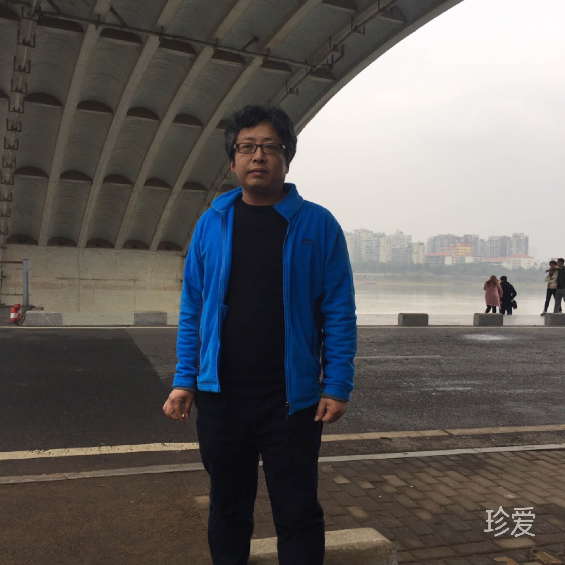 清风拂世界