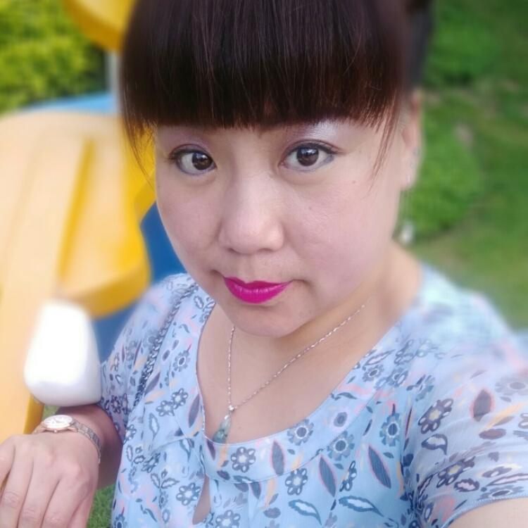 冷艳的镜子