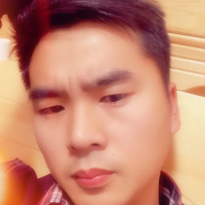 某手雪山小巴郎