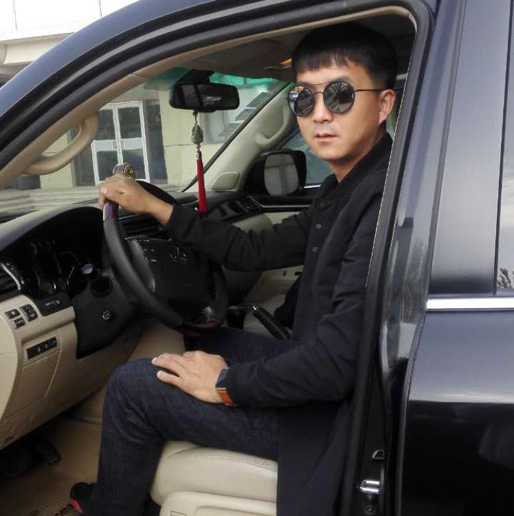 一個(gè)憂傷的老男孩