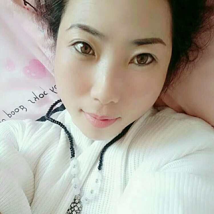 地摊妹央金卓玛