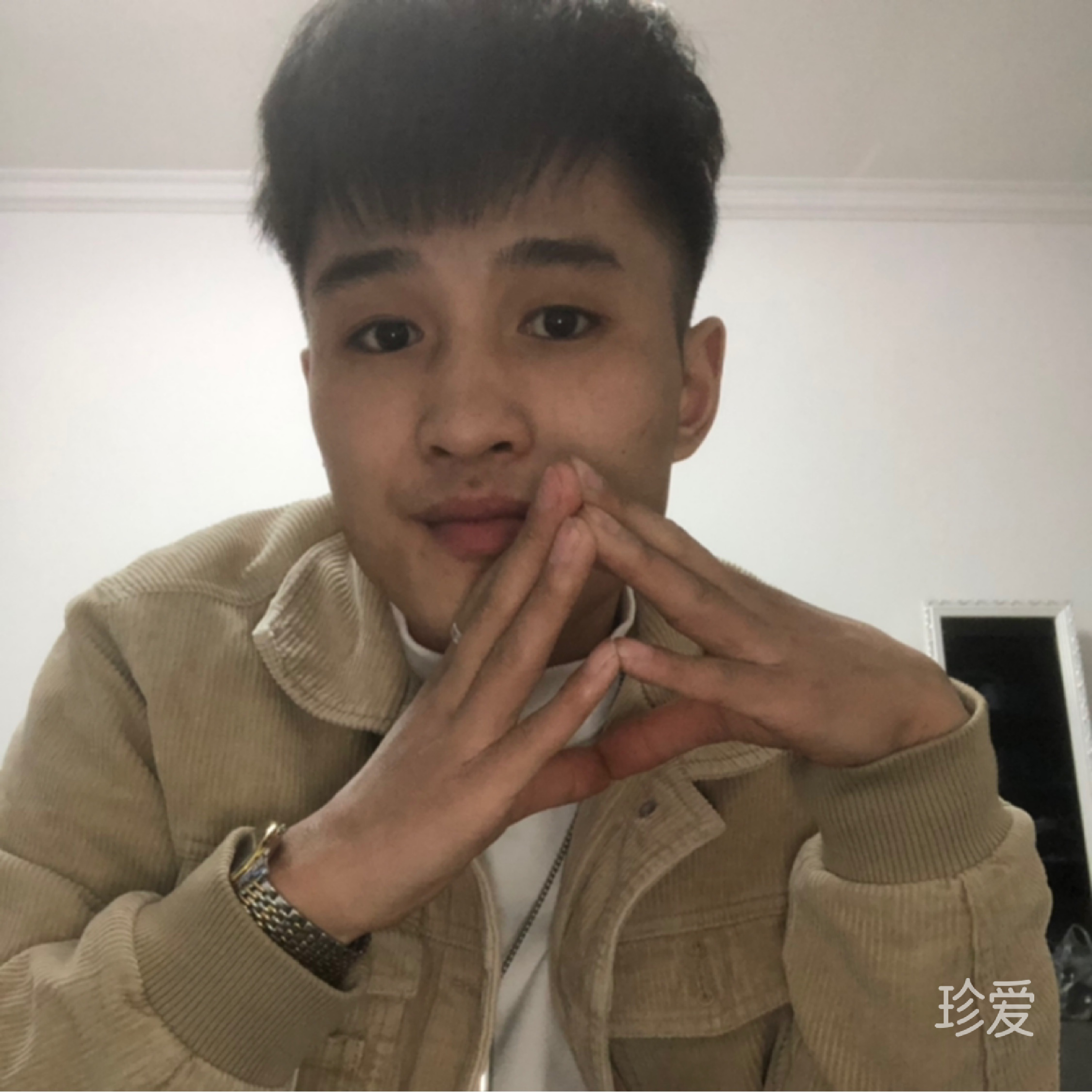 坐在小樓聽風雨