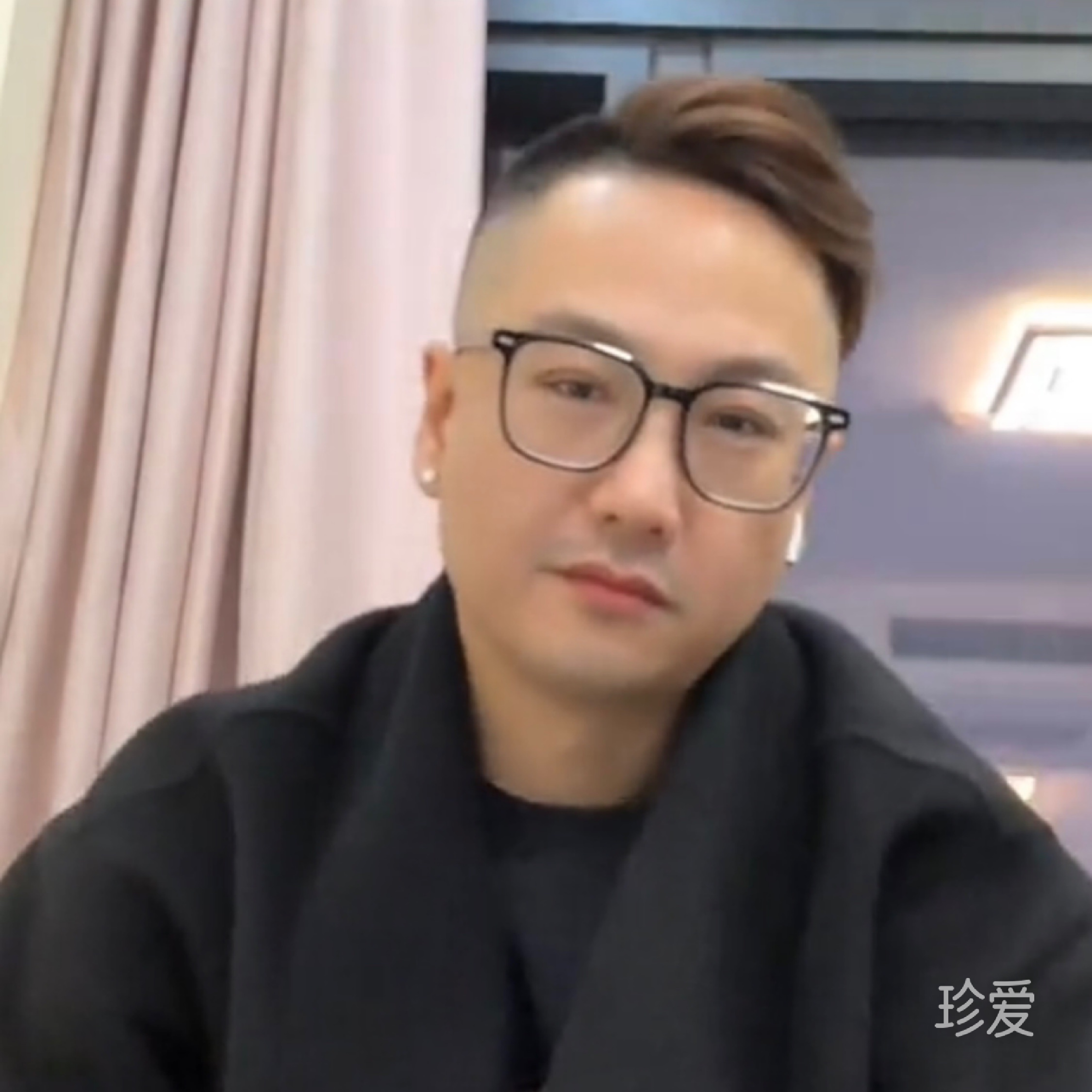 帐底吹笙香雾弄