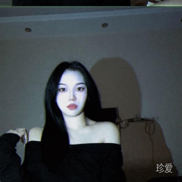 搖曳在風中的小草