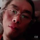 笑著哭的男人