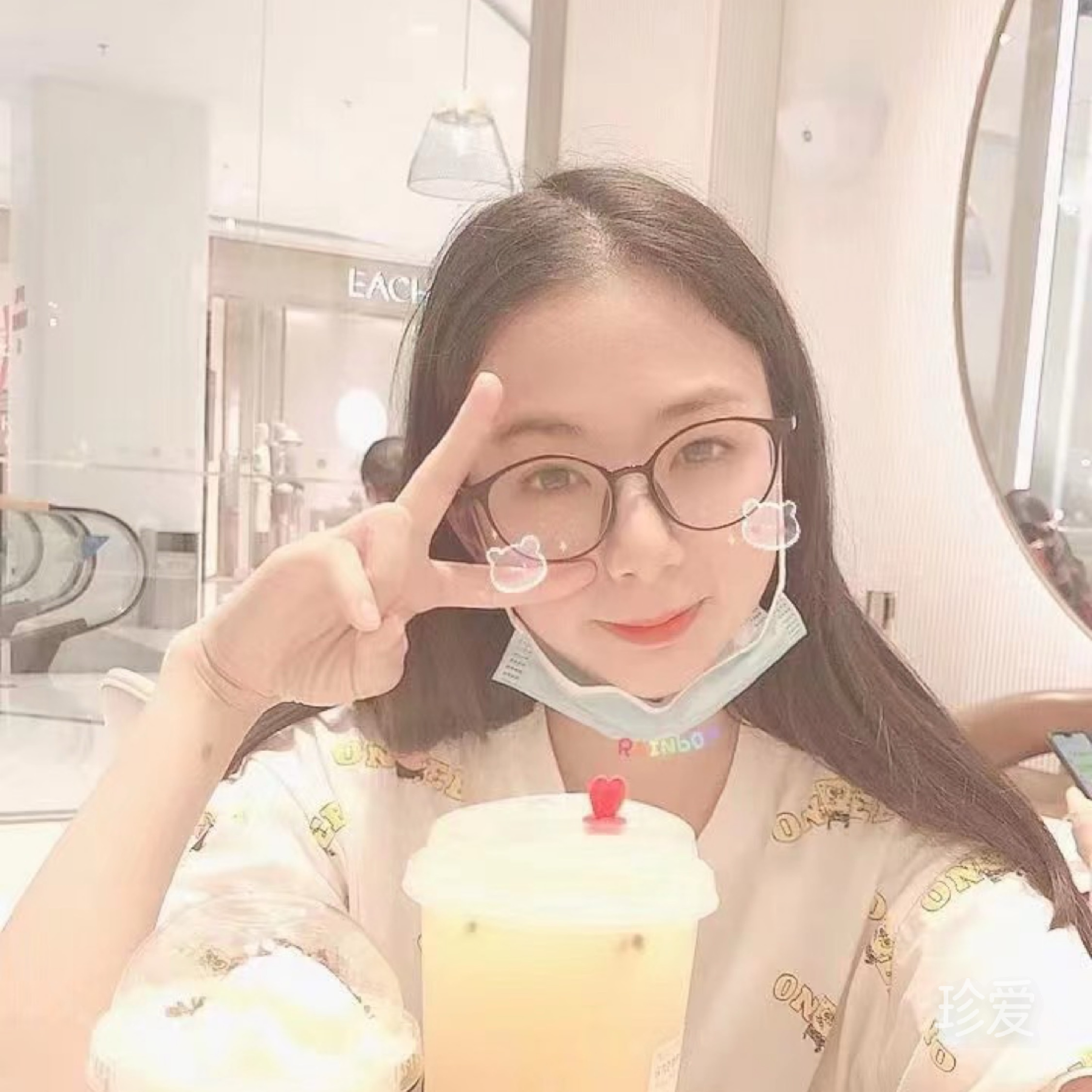微笑的逗儿