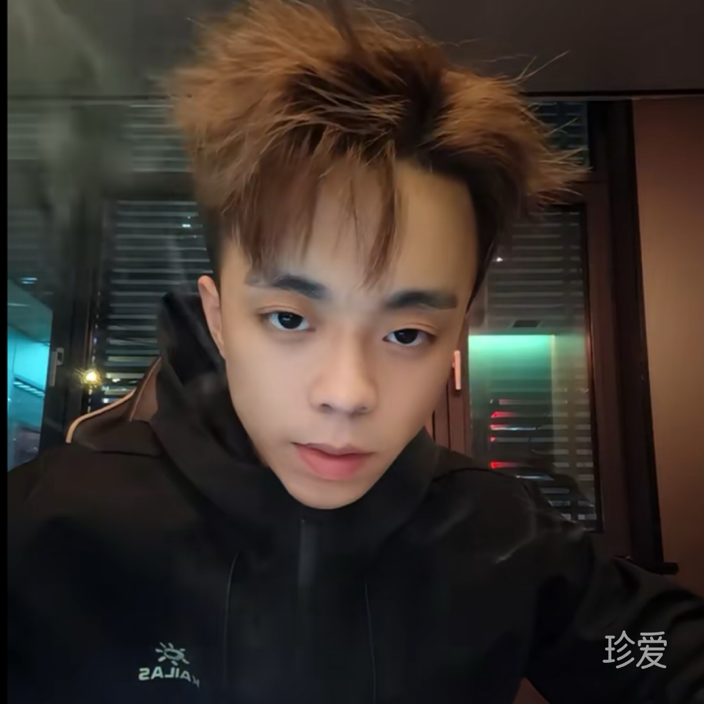 嗯哼