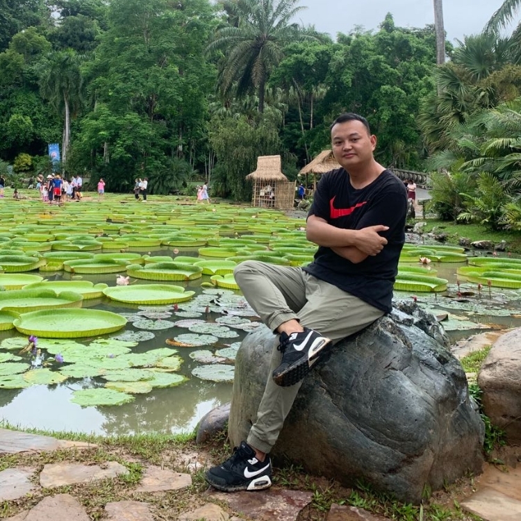 夜空下最亮的亮點