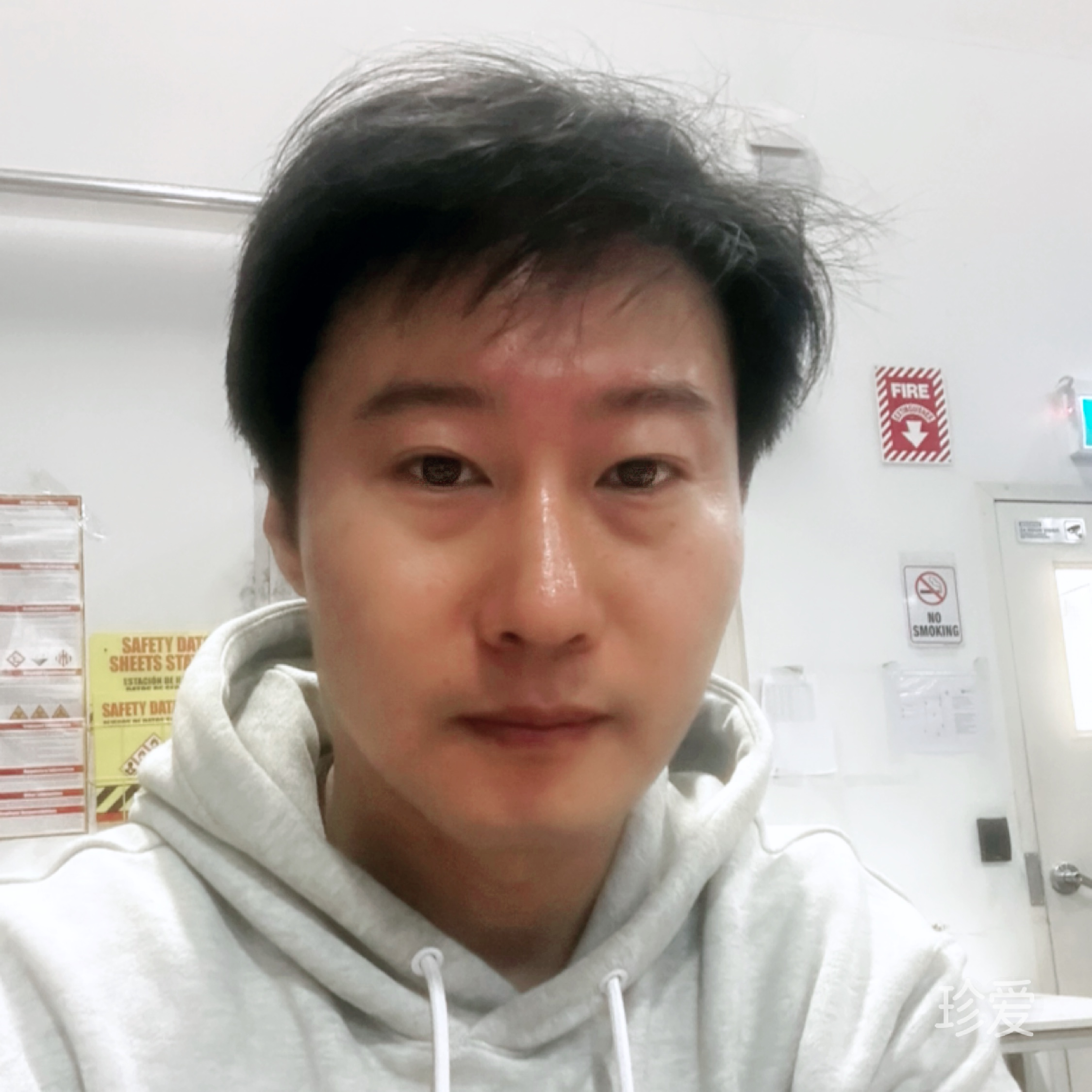 走路需要拉着手