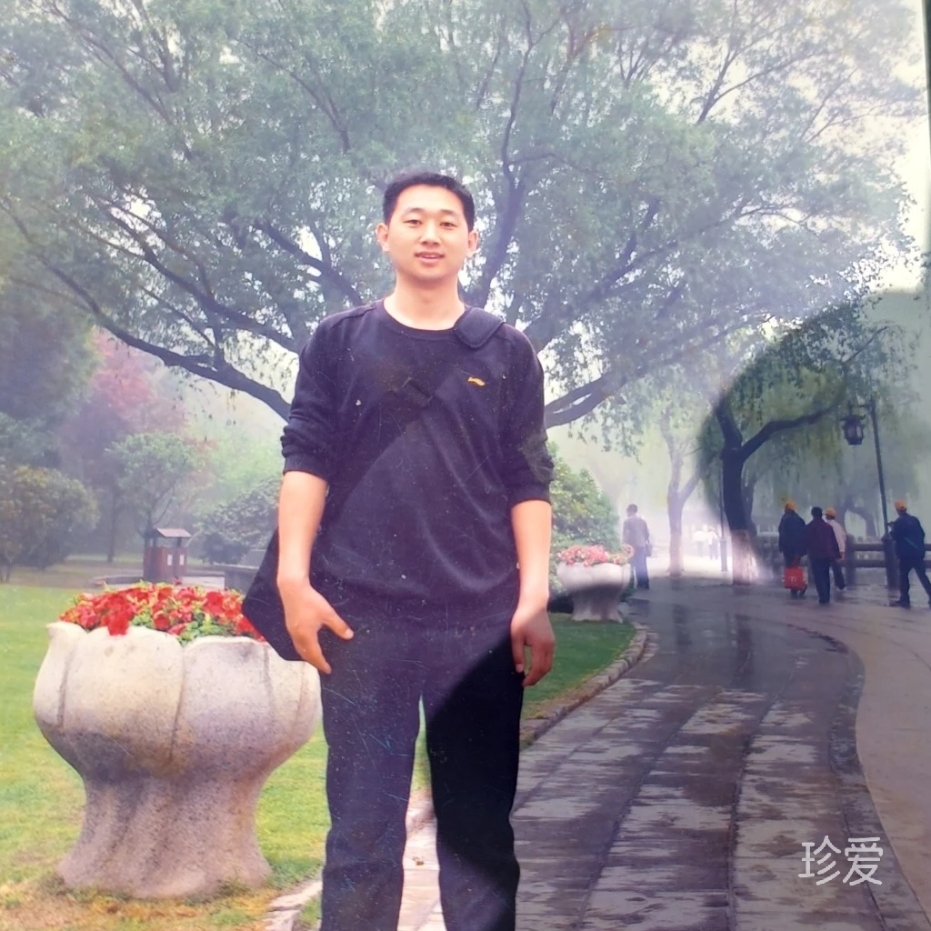 小雨轻轻落