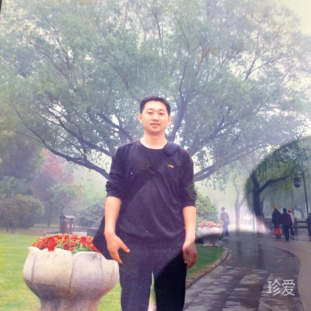 小雨轻轻落