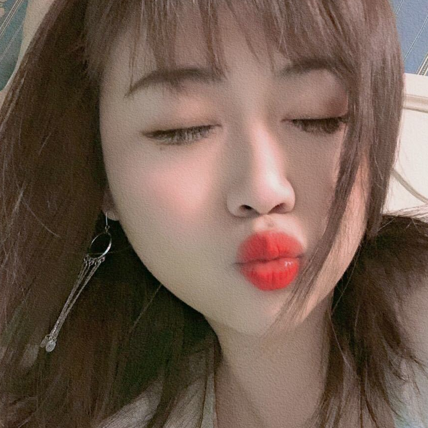 騎著毛驢的女娃