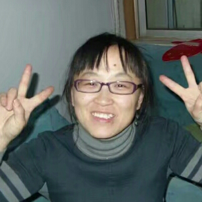 牽著一對佩琪找大