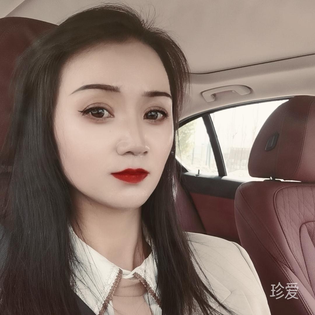 風雨中的一棵小草