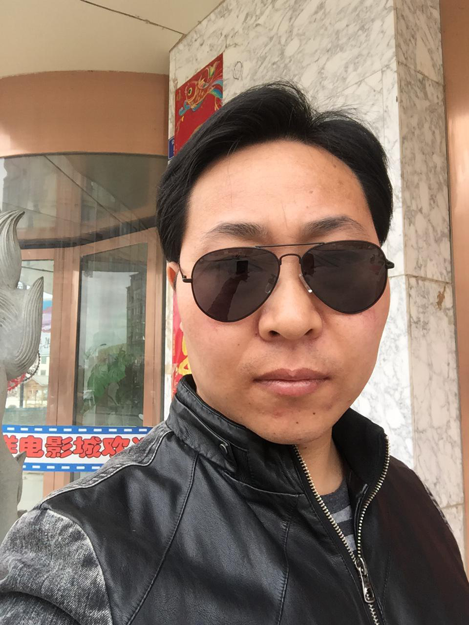 一脸沧桑去望北