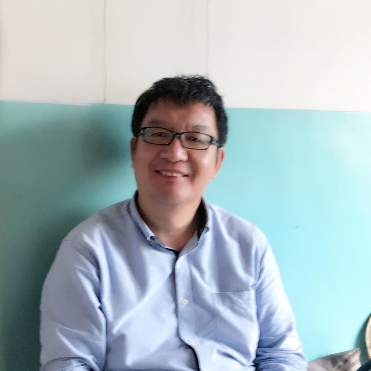 清晨我们踏上小道