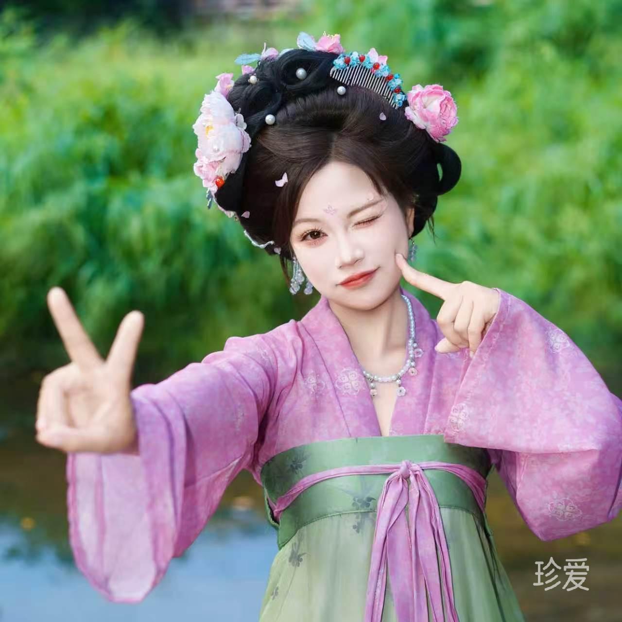 小何