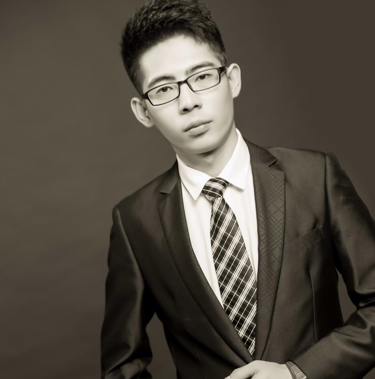 飽經(jīng)滄桑的老男人