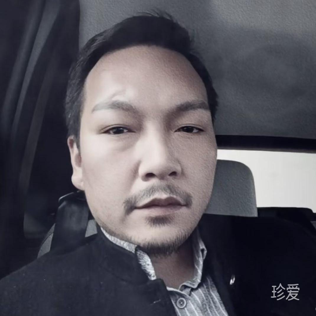 訴说悲伤的微笑