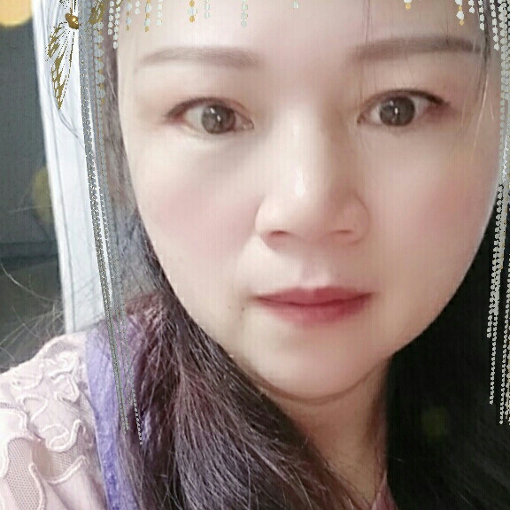 格格沐浴陽光的女