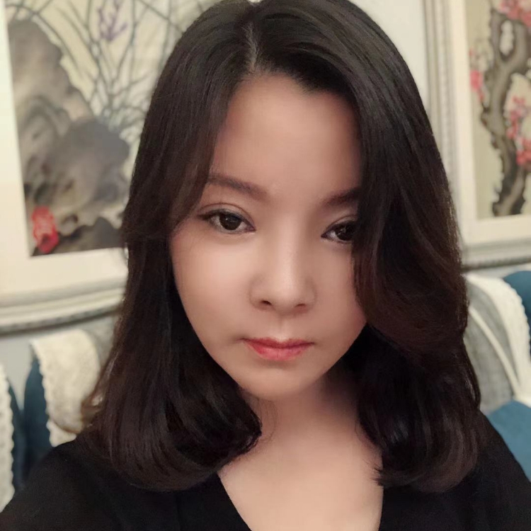 摇曳在风中的小草