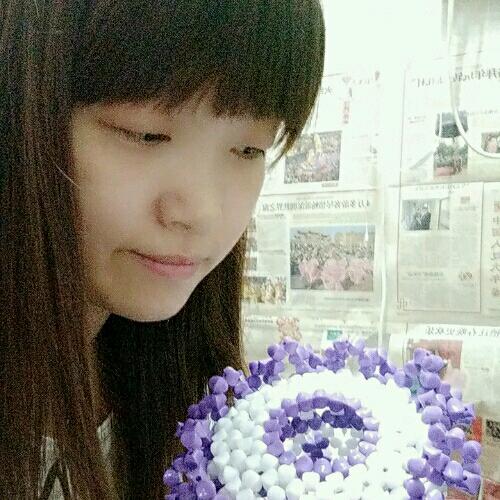 薇薇雨中在等你