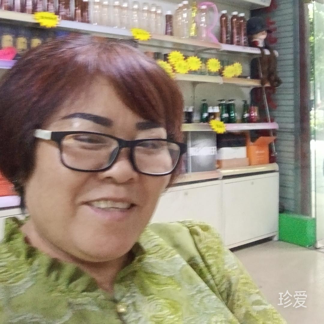 黄美荣