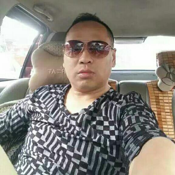 风中飘落的树叶