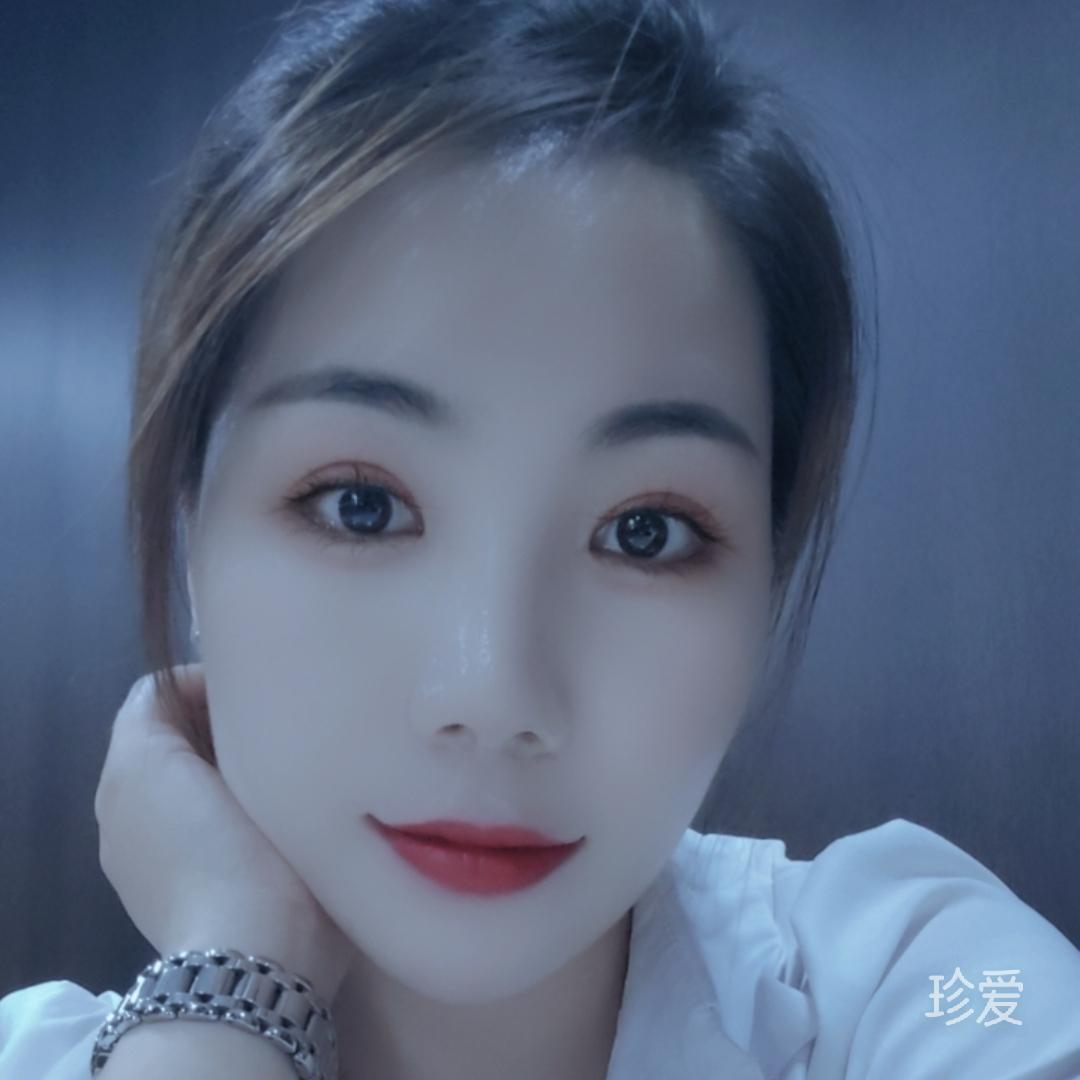 芙蓉何处避芳尘