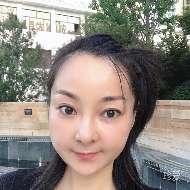 摇曳在风中的小草