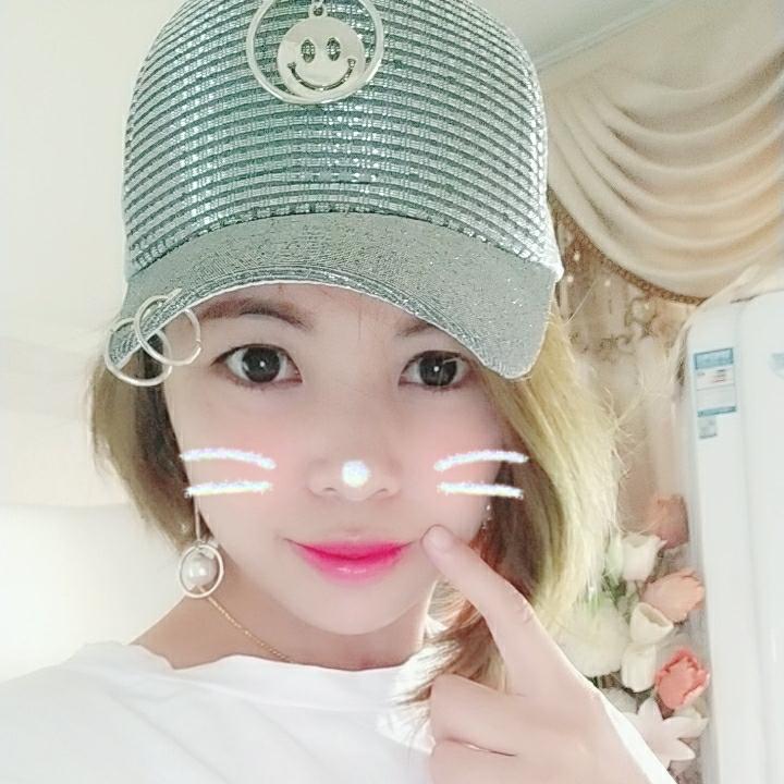 笑容掩飾了一切