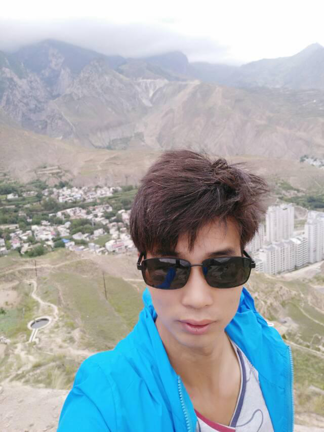 艱苦奮斗，一切為了未來！