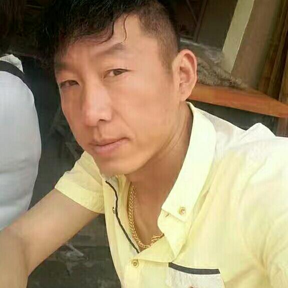 含泪奔跑的男人