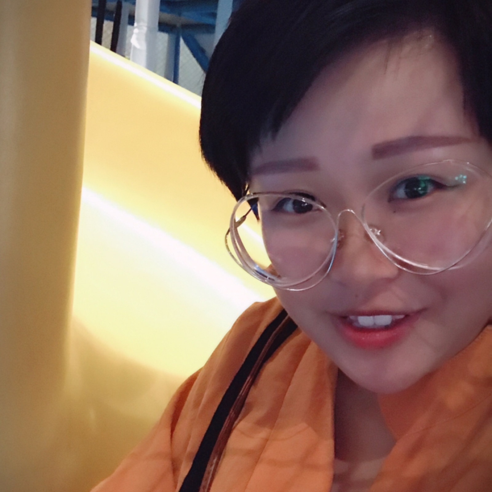 忙着可爱的巧子