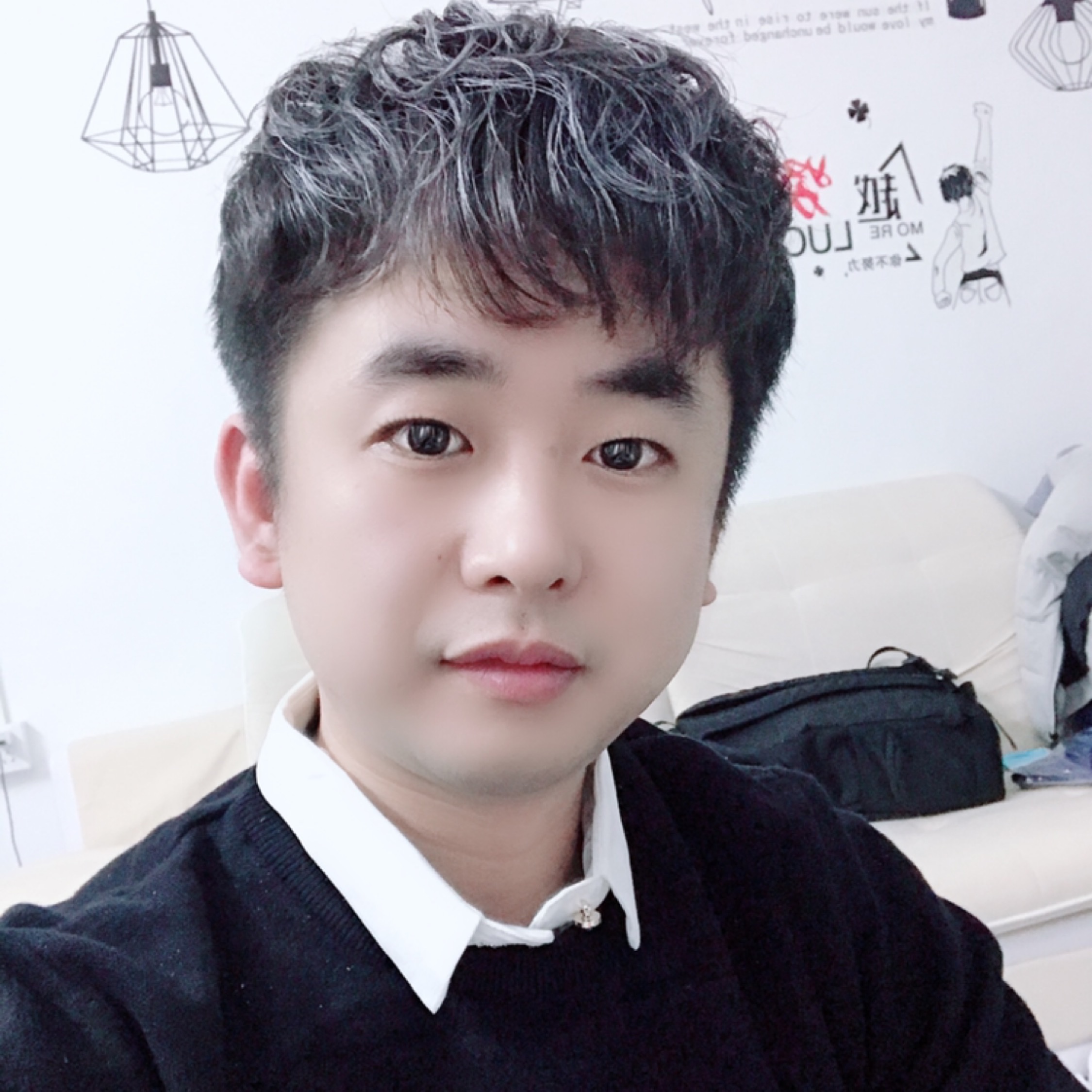 月下孤獨的背影