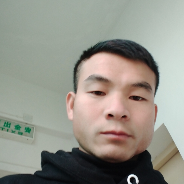 穿拖鞋走出高調