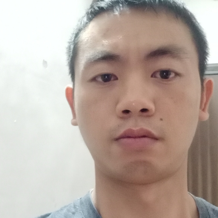 漂浮在大海的船