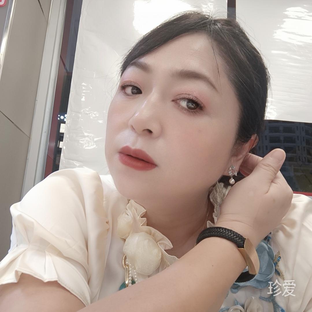 睿智的耳钉