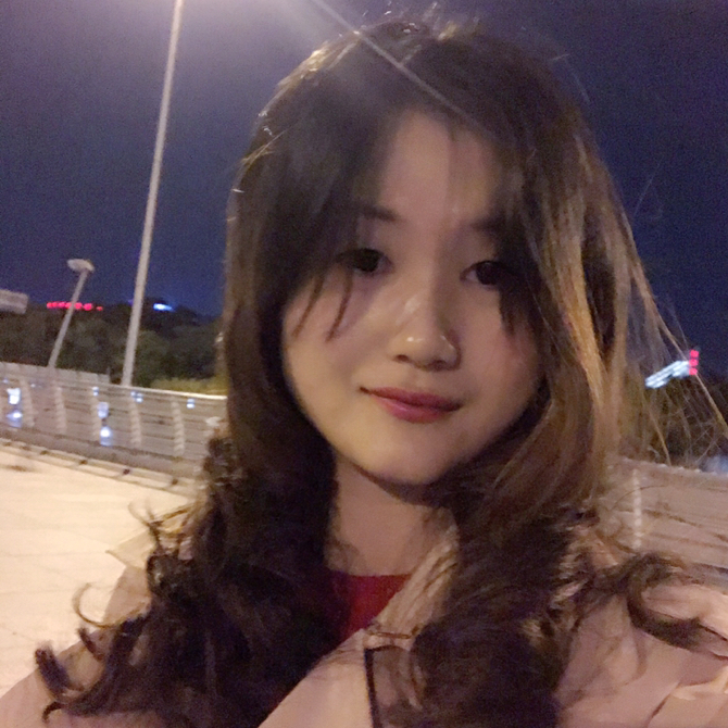 笑顏如花的女子