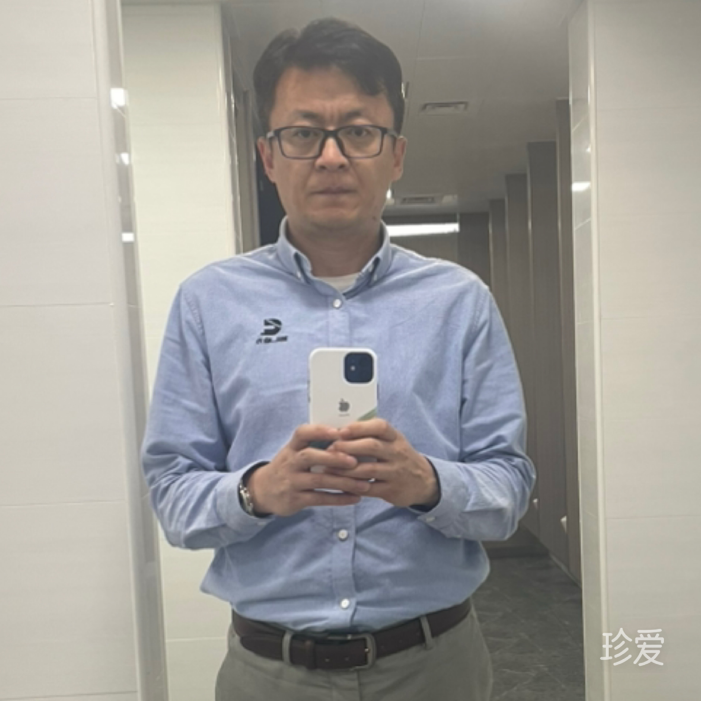 破洞洞牛仔裤