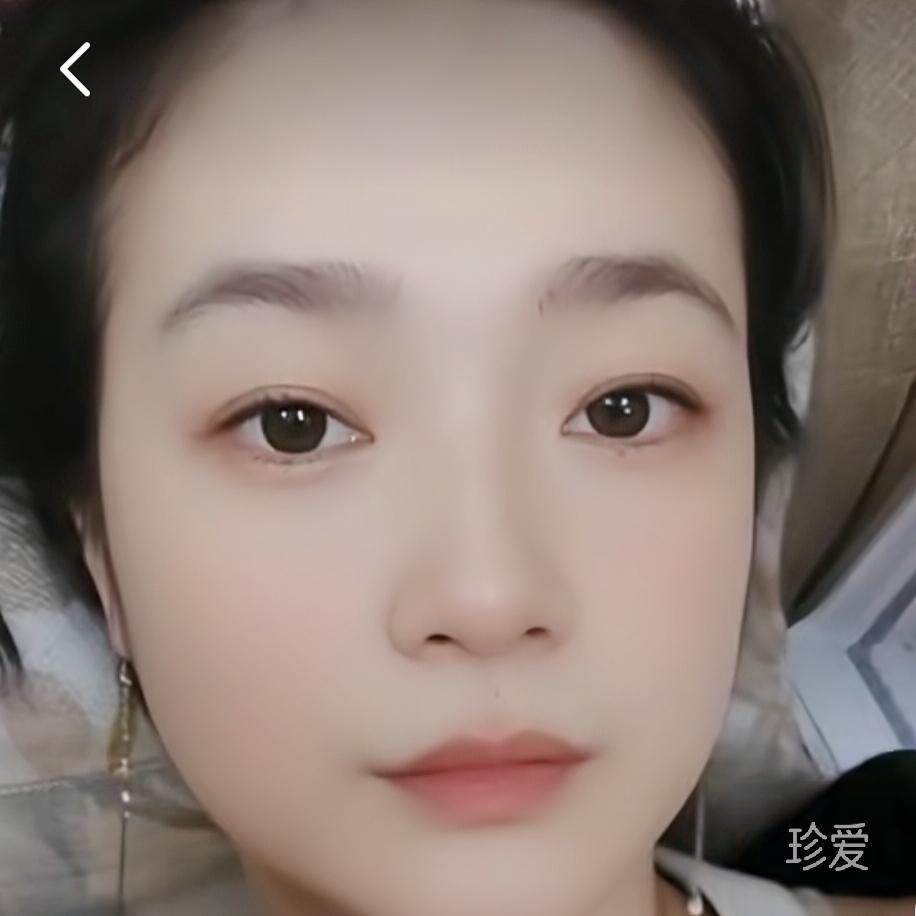 李灿