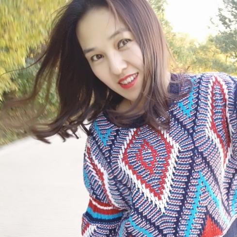 陽光照在屋檐下