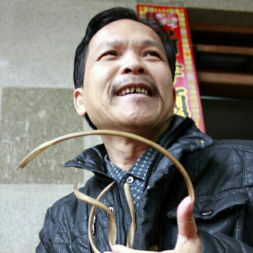 等待雨季的一堆