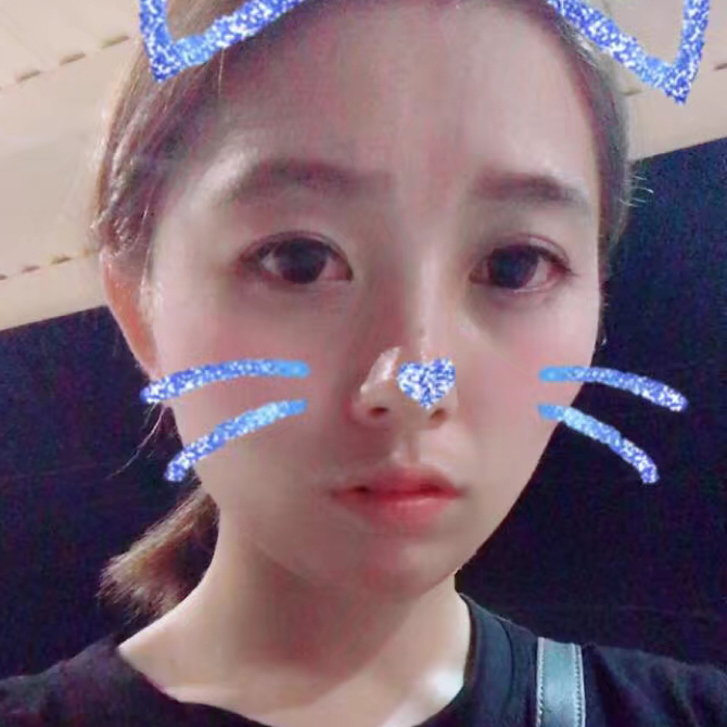 八顆牙齒曬太陽