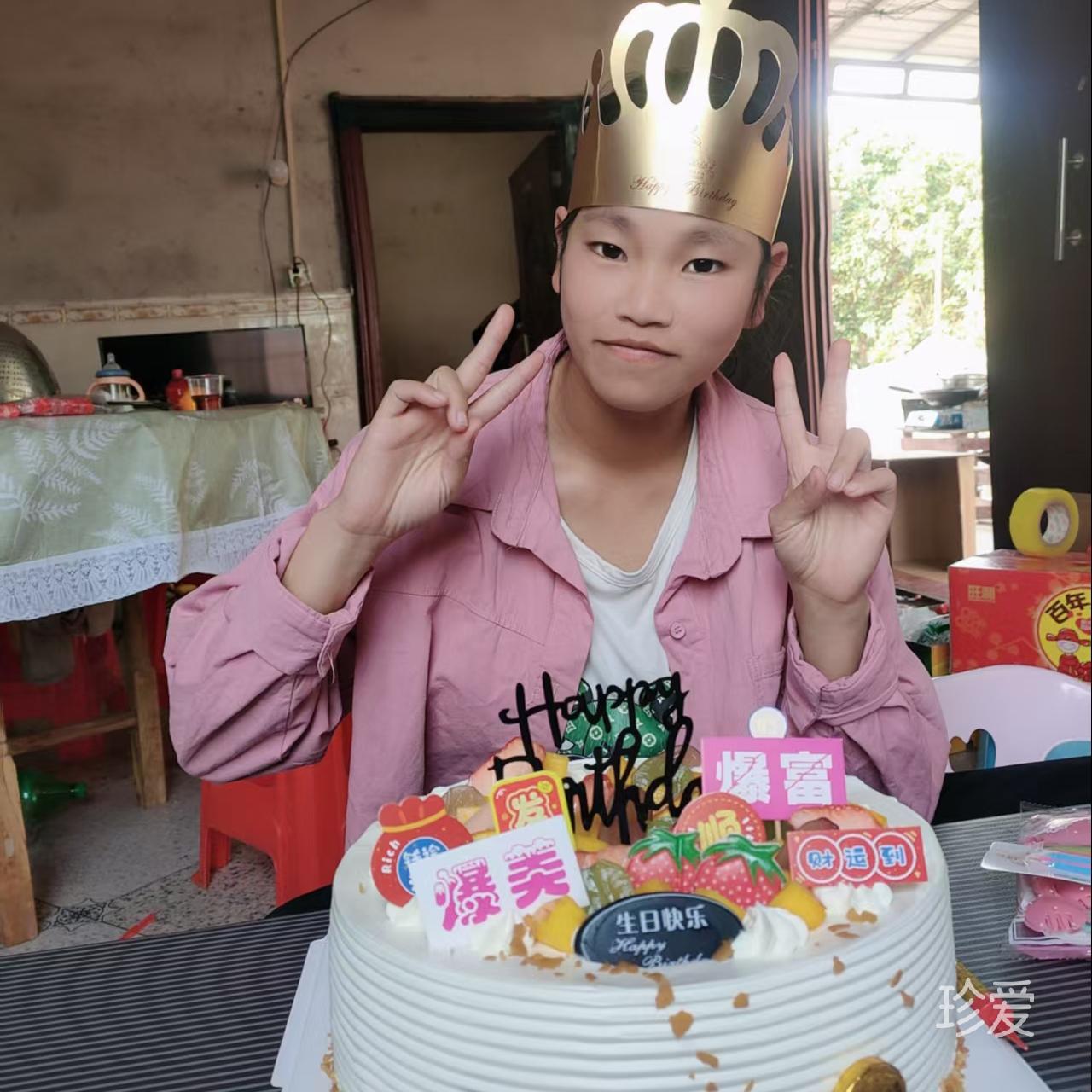 夜里孤獨的玫瑰