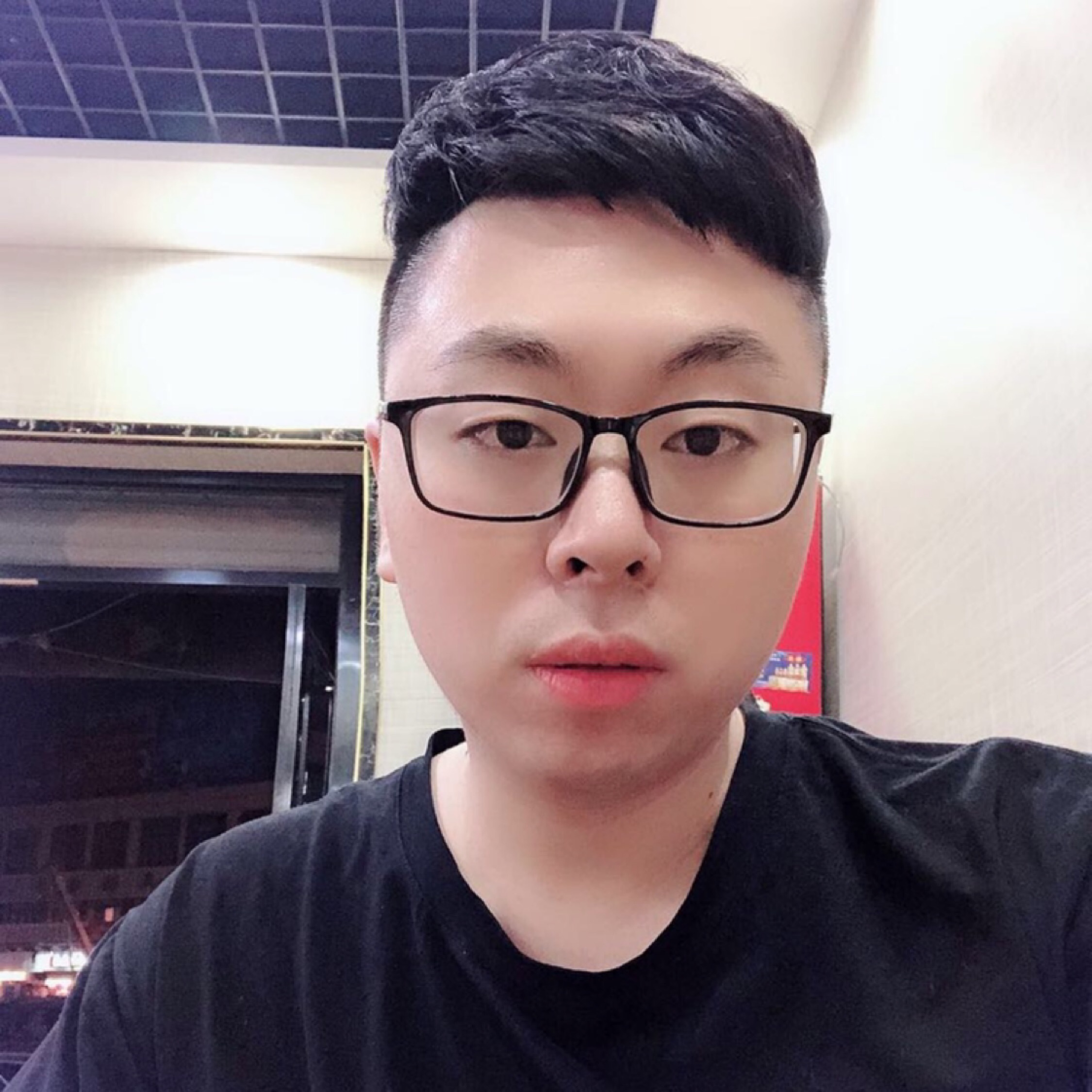 因?yàn)橛心闼钥鞓?lè)