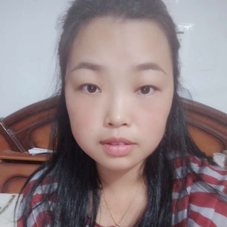 两个娃娃的单亲妈妈