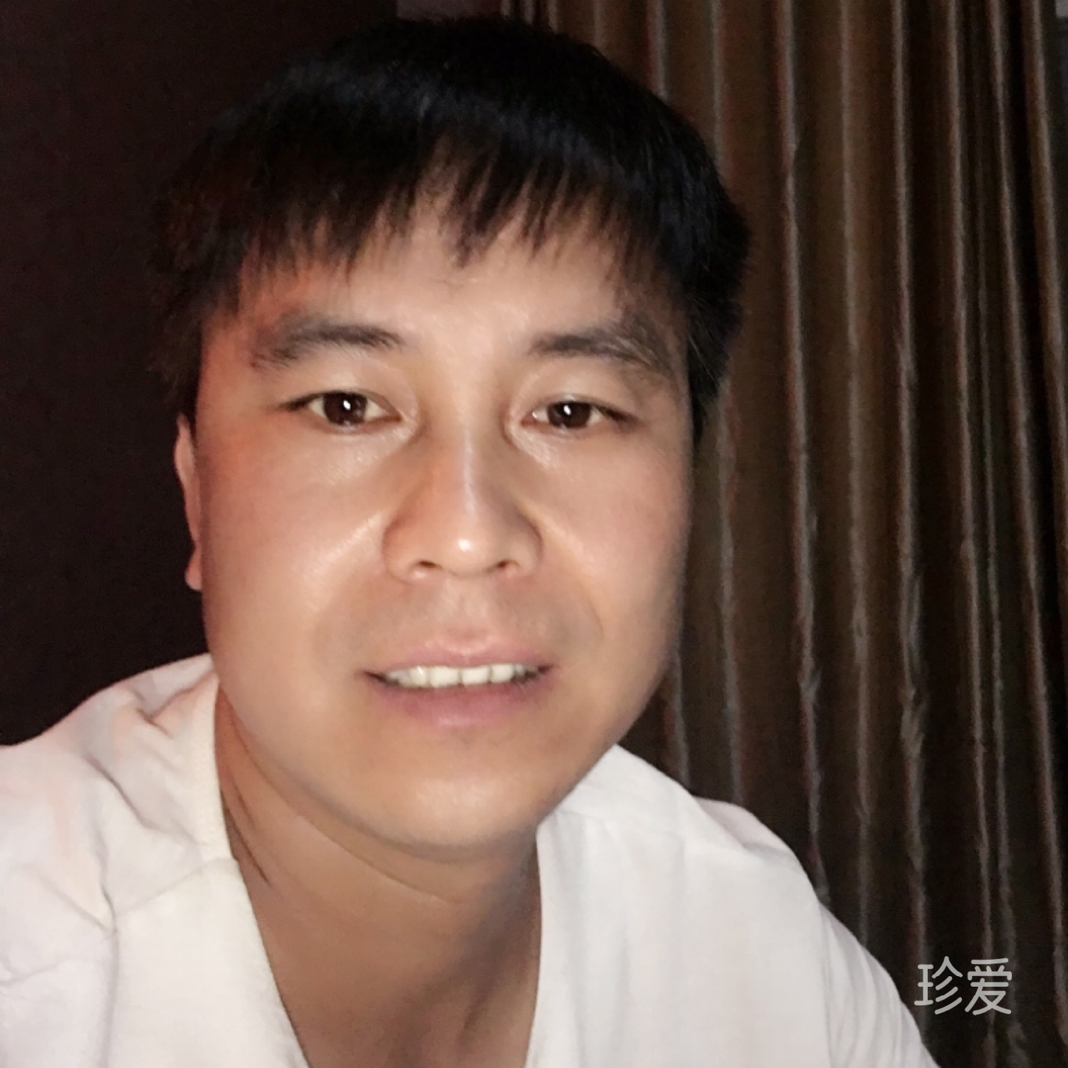 坐在山頂看日出