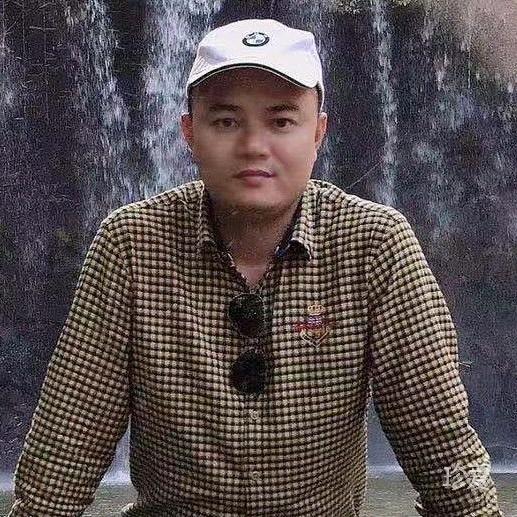 天空淡蓝